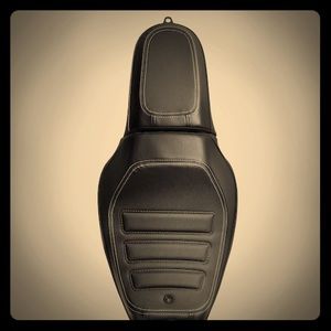 NEW NEW SEAT FOR 19 Harley FAT BOB